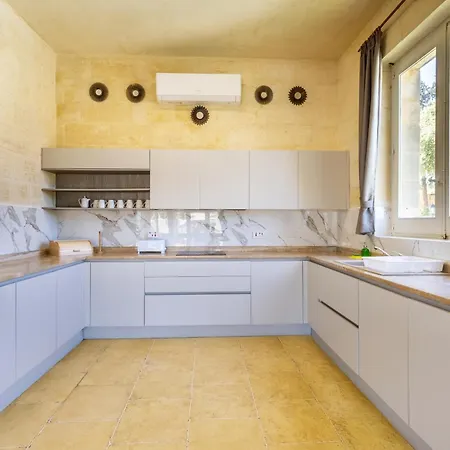Nirvana Gozitan & Pool - Happy Apartment *