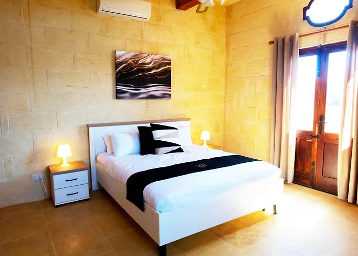 Nirvana Gozitan Villa&pool - Happy